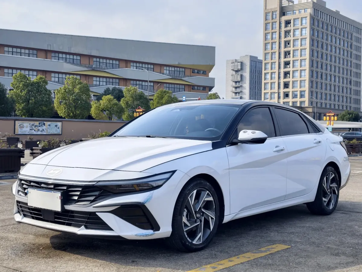 Hyundai Elantra 2023 1.5L CVT LUX Prestige